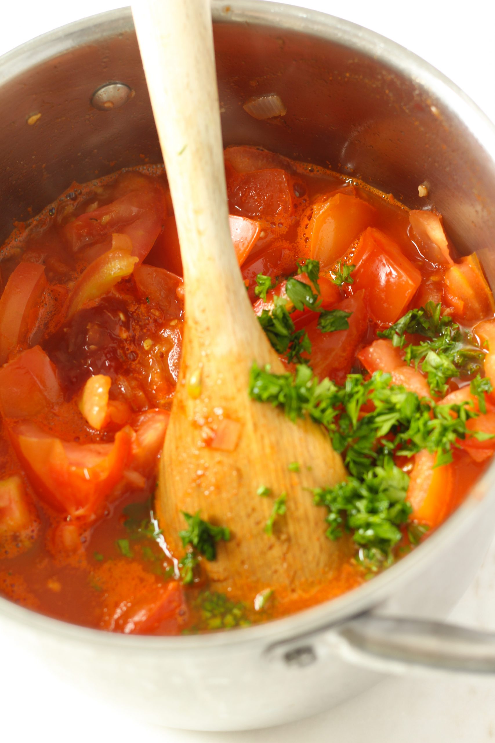 Added parsley and broth to the cooked tomatoes 