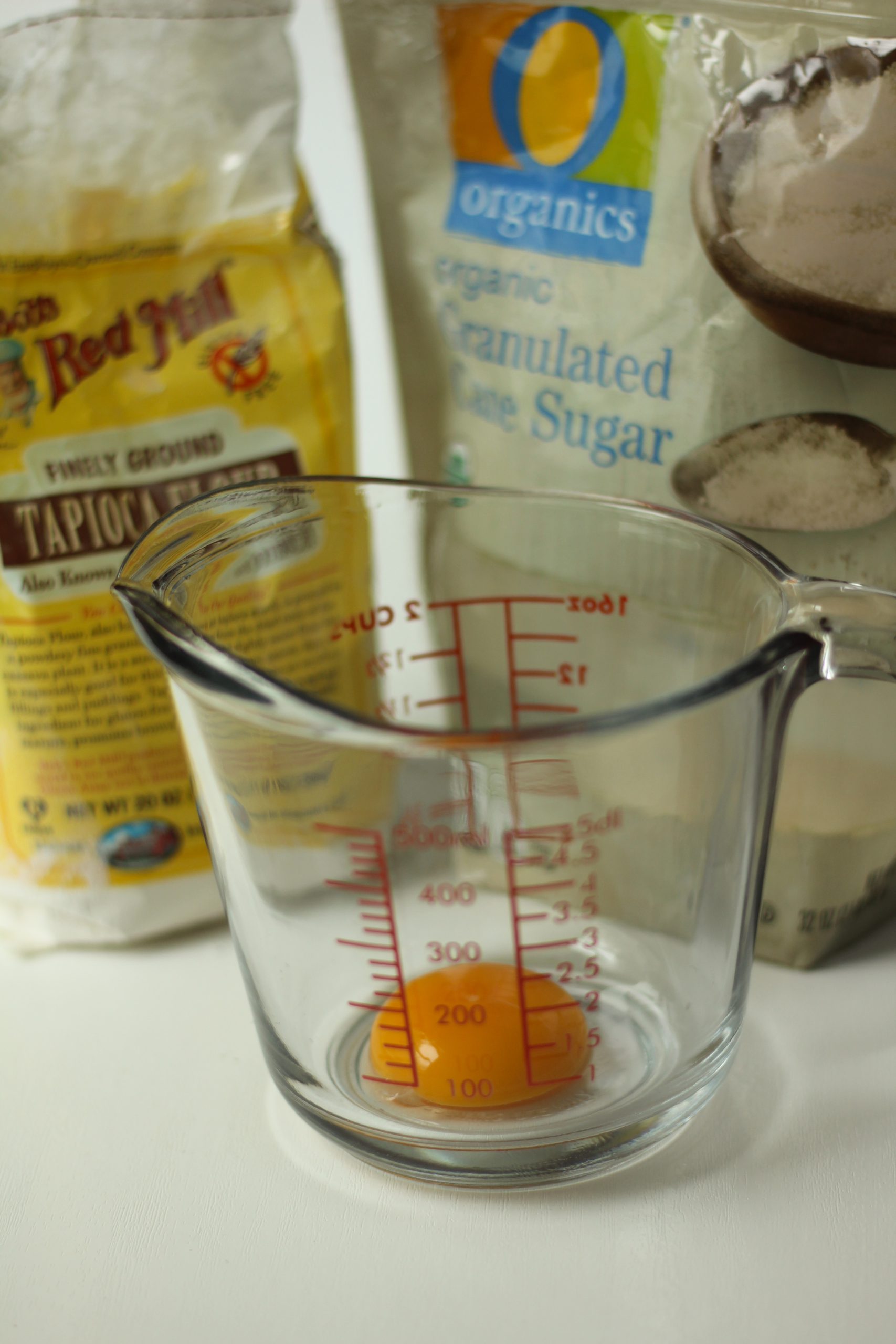 Egg yolk ready to add cane sugar